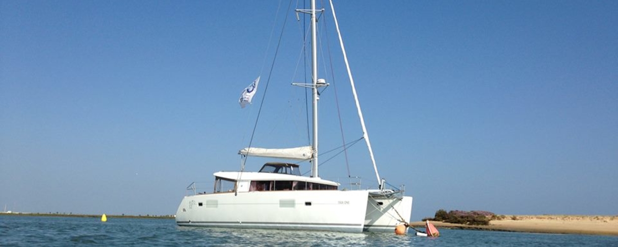 Private yacht charter in Faro – half day