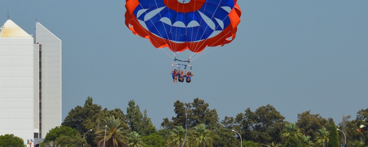 Parasailing in Vilamoura