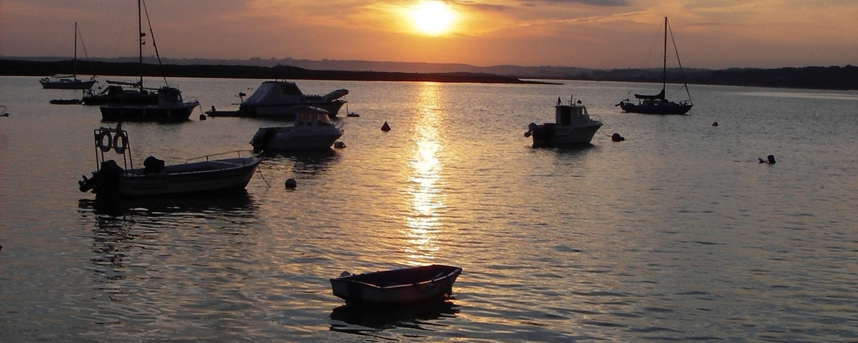 Champagne cruise during sunset in Alvor