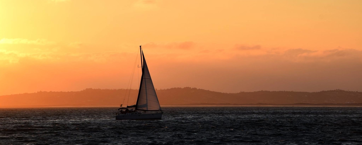 Sunset sailing trip in Portimão