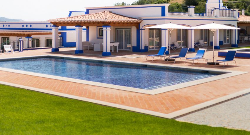Luxury Algarve Getaway: Three Villas in a Row for Large Groups or Families