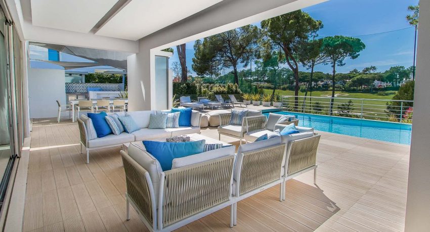 Stylish and Spacious Algarve Home with a Stunning Pool Deck and Golf Course View