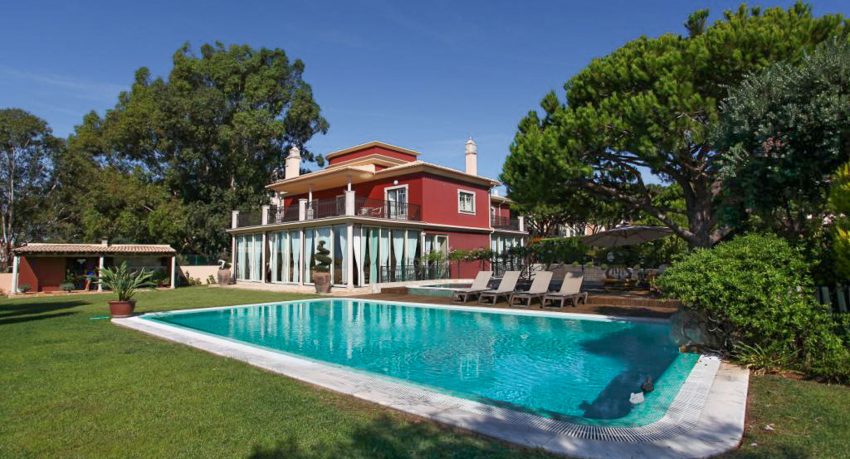 Discover the fairytale-like villa with magnificent views and stunning gardens